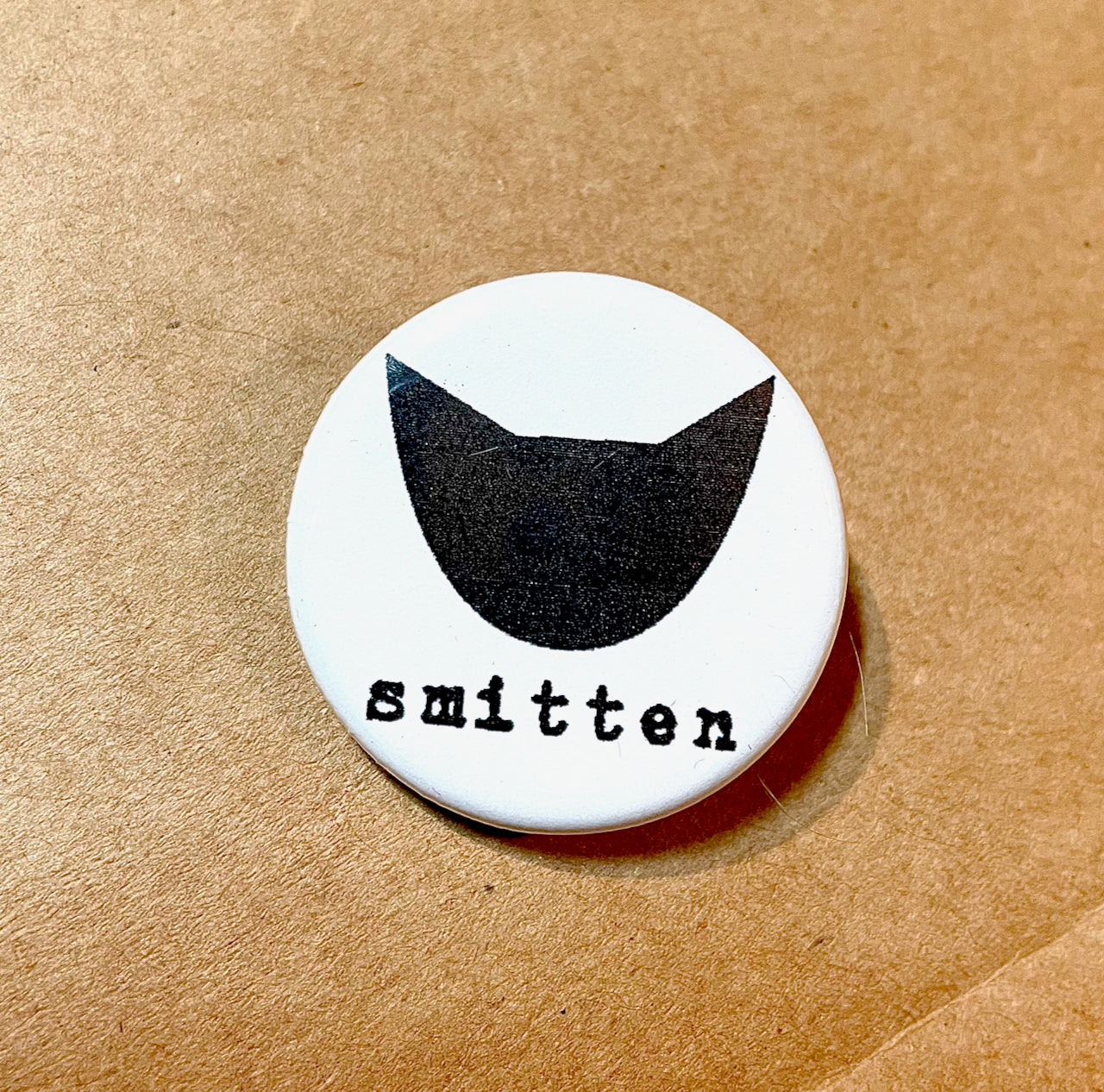 SMITTEN PIN / MAGNET