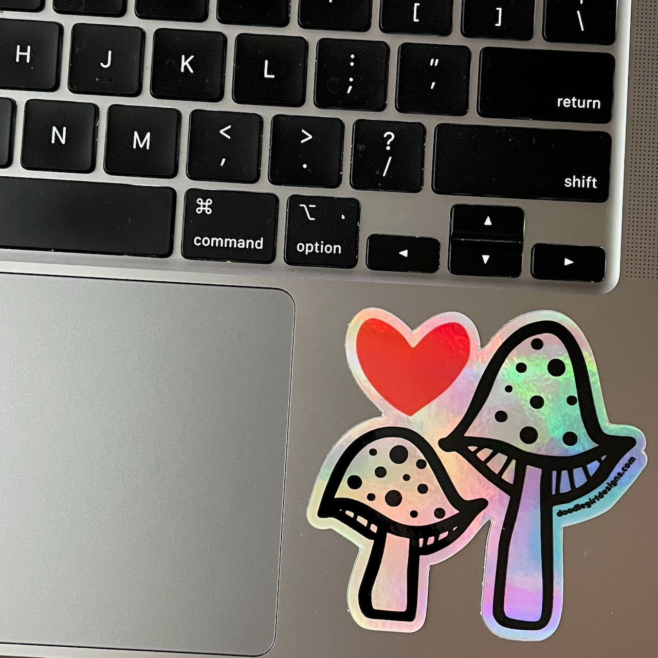 MUSHROOM LOVE STICKER